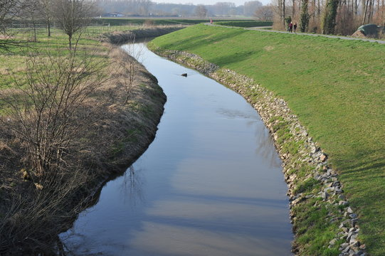 Flussbegradigung